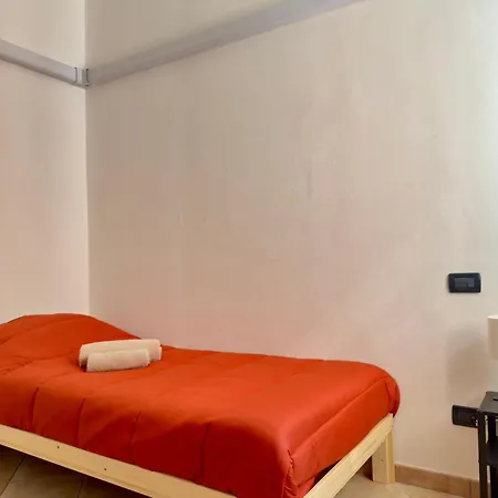 Tra Stazione E Centro Citta - - 6 Ospiti Apartamento *